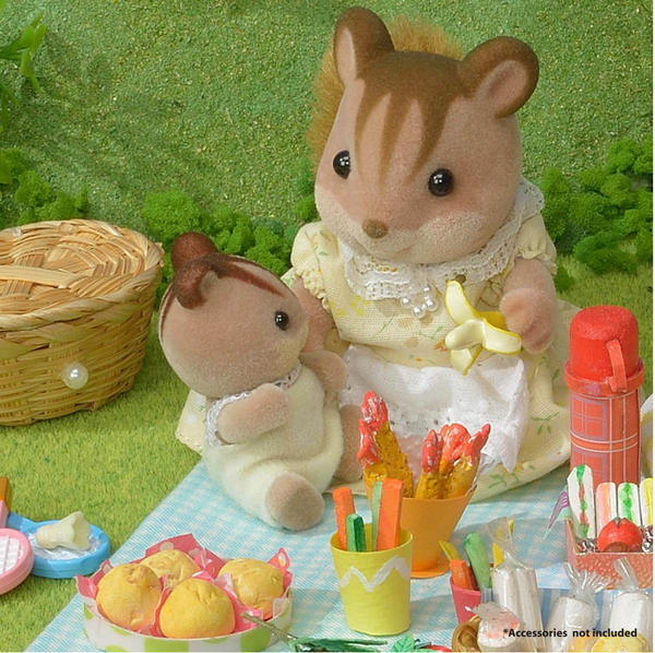 Calico Critters Walnut Squirrel (Hazelnut Chipmunk) Family