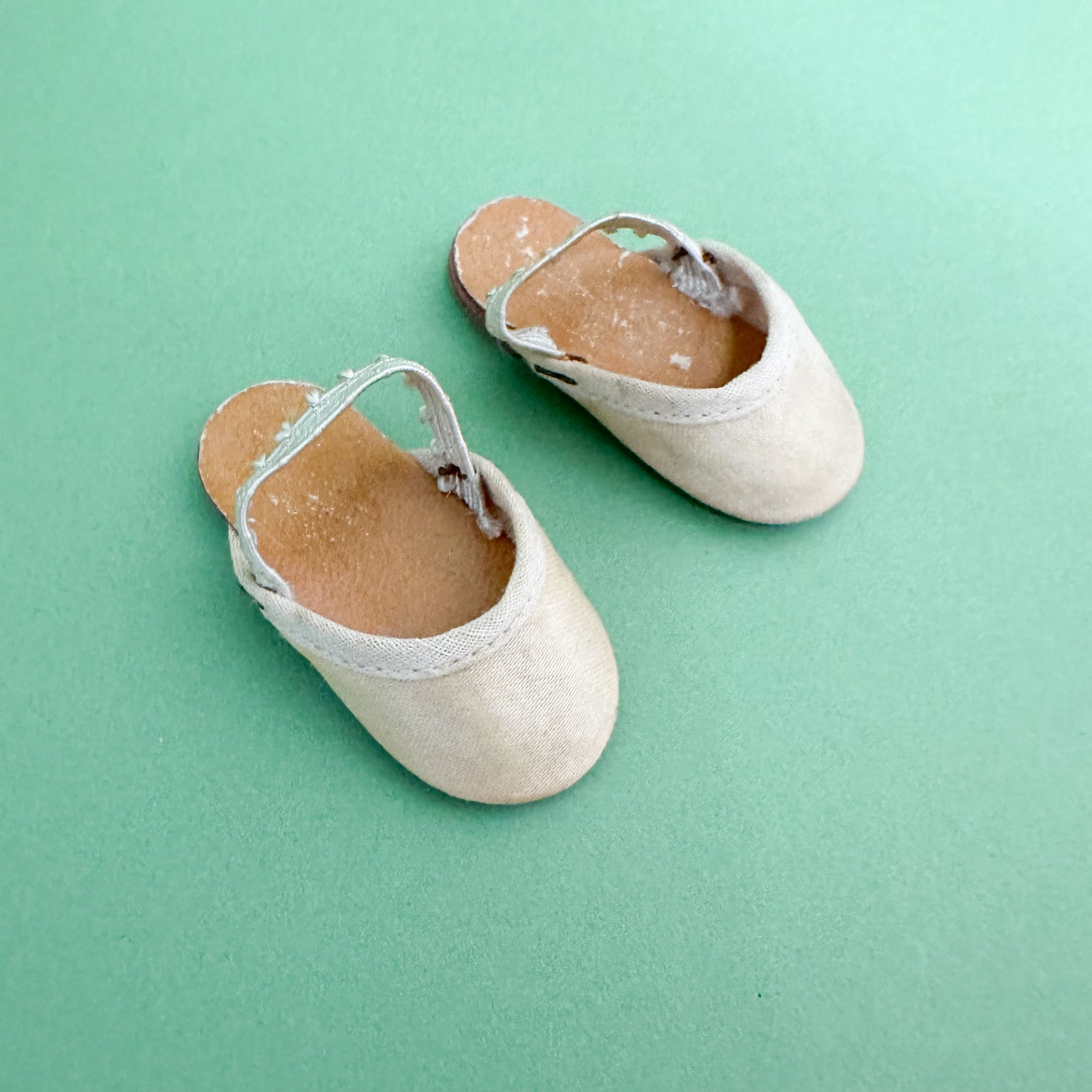 Vintage 1950s Doll Satin Slipper / Shoes (fits on Amigas doll)