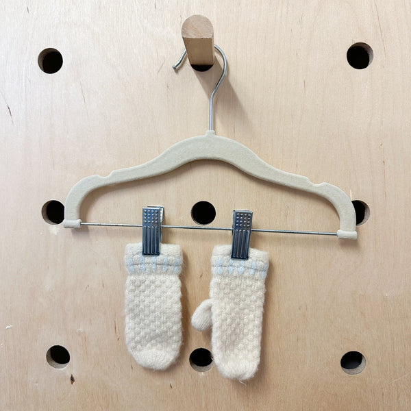 Vintage 1950s Cream Wool Mittens / baby size