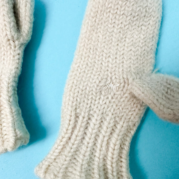 Vintage 1960s Cream Wool Mittens / young toddler size