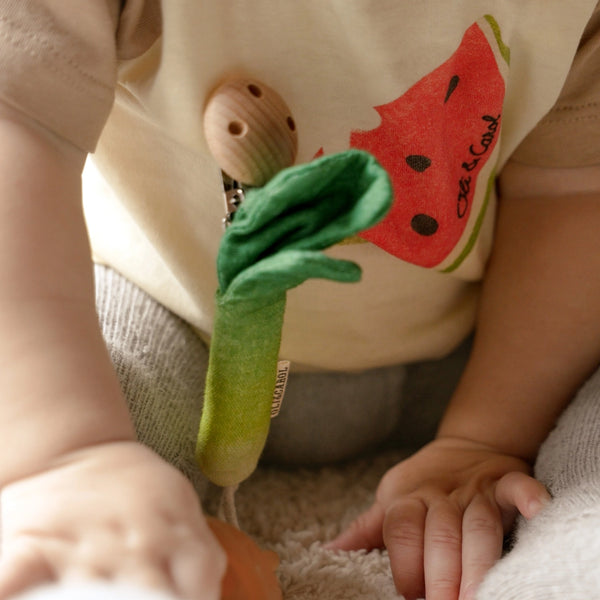 Oli & Carol Luke the Leek Pacifier Clip