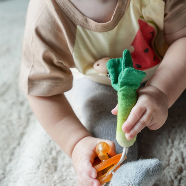 Oli & Carol Luke the Leek Pacifier Clip