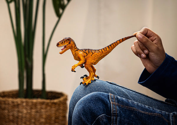 Velociraptor (gold) by Schleich